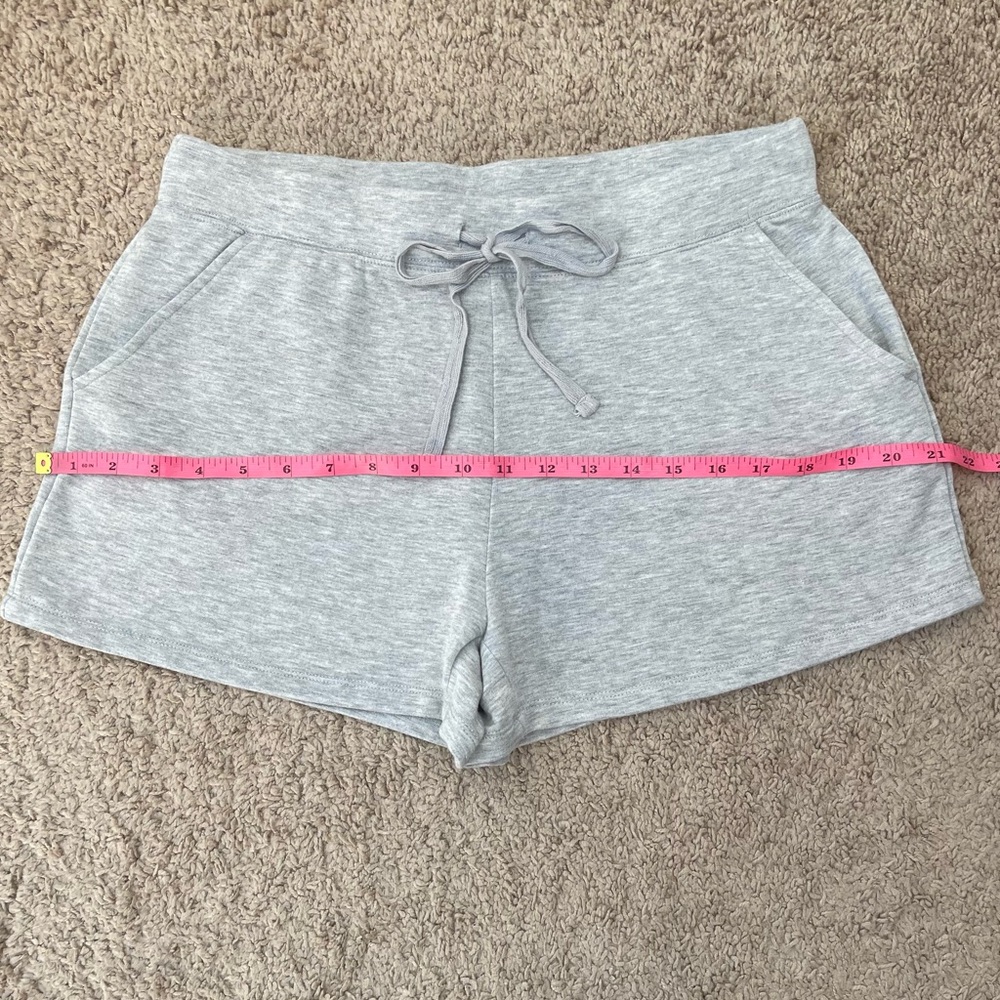 Quince Women’s SuperSoft Fleece Lounge Shorts in Heather Gray Size Medium - Picture 13 of 16